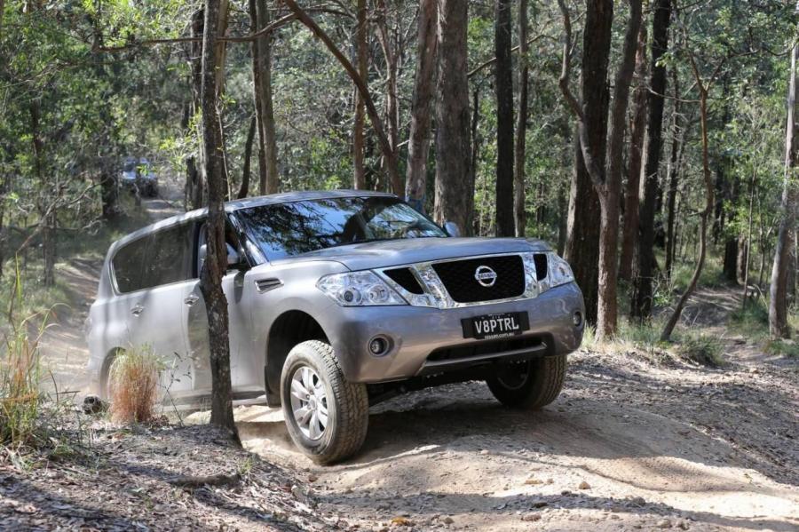  Nissan Patrol 2013 года  (фото 19 из 20)